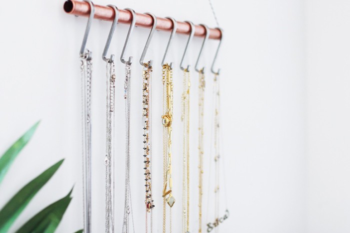 DIY EASY & CHEAP NECKLACE HOLDER- 20+ NECKLACES! 
