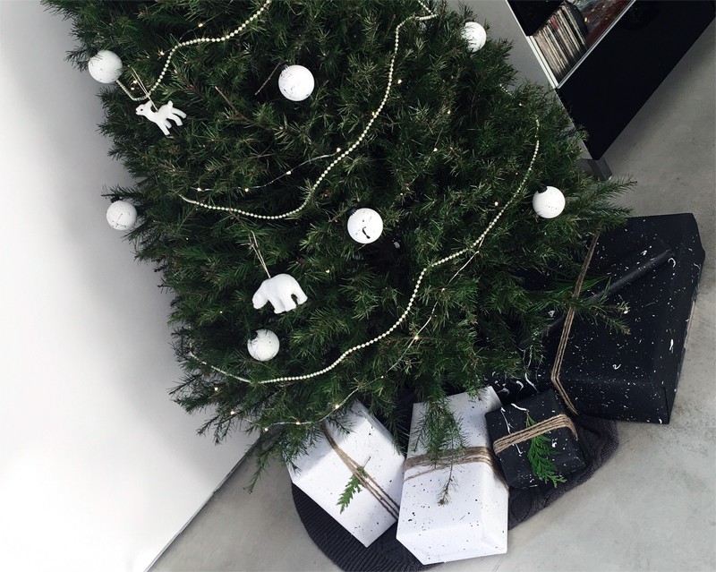 fashionlush, black and white xmas tree, diy gift wrap